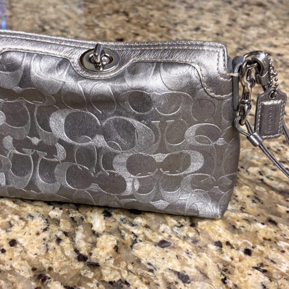 COACH SILVER WRISTLET
